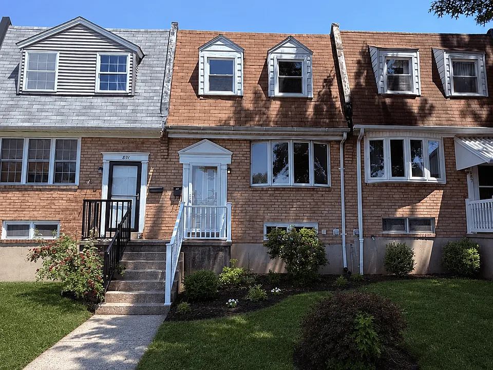 889 Oxford Ave