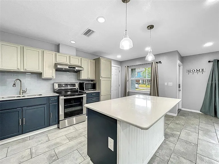 6809 S Himes Ave — Photo 8