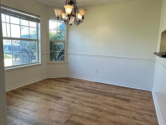 5th image of 3699 Flynn Dr