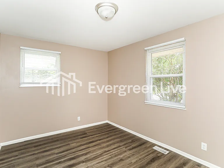 10728 Valiant Dr — Photo 8