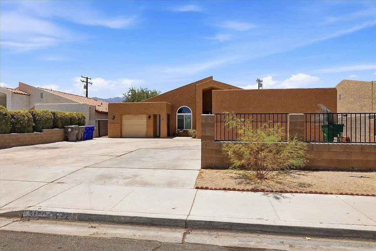 3 bed, 1114 sqft, $2,400 — Photo 2