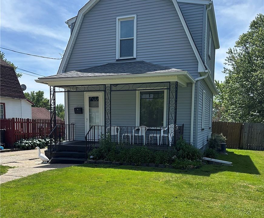 1st image of 220 Baldwin Ave