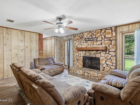 5th image of 149 Oak Park Dr