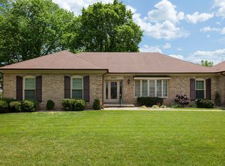 8900 Middle Pointe Rd, Broeck Pointe, KY 40241