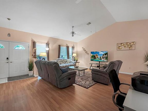 5th image of 335 NW Tuscany Way