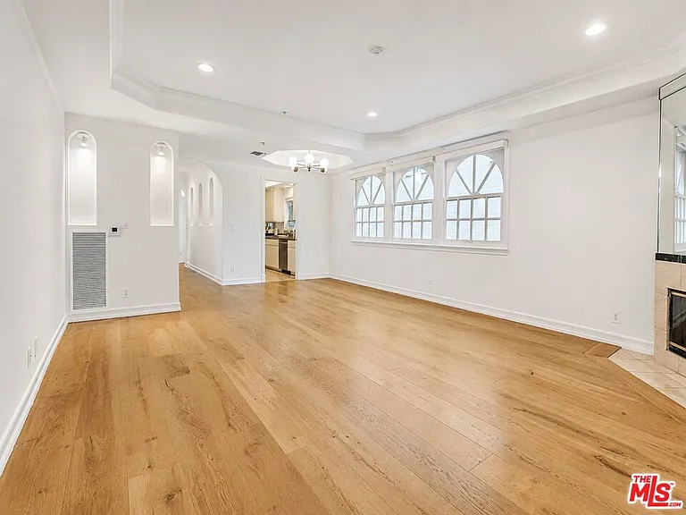 342 N Palm Dr #201 — Photo 27