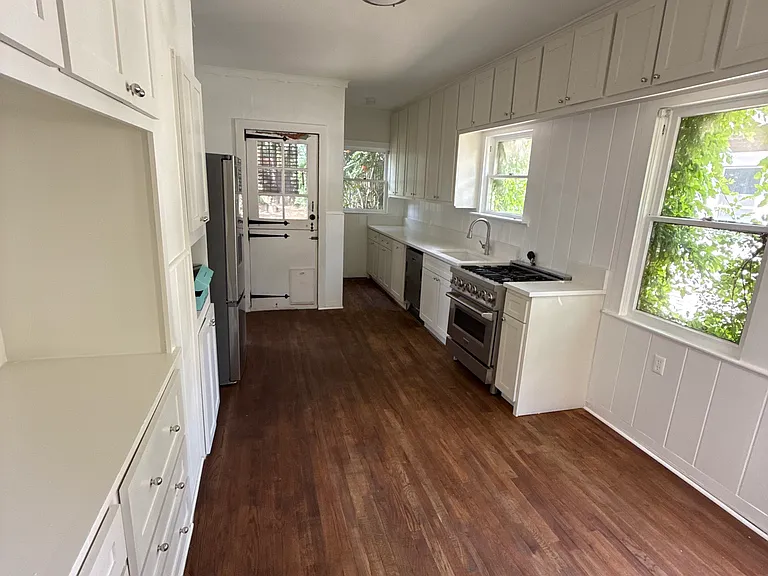 1522 Kings Hwy — Photo 4