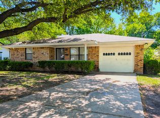 230 McClain St, Gainesville, TX 76240