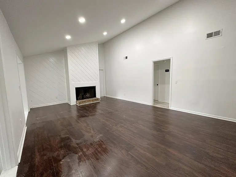 219 Pebble Creek Rd — Photo 3