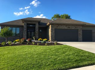 18726 Nicholas St, Elkhorn, NE 68022