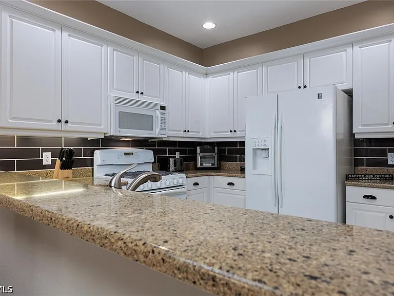 3240 Cottonwood Bnd #201 — Photo 8