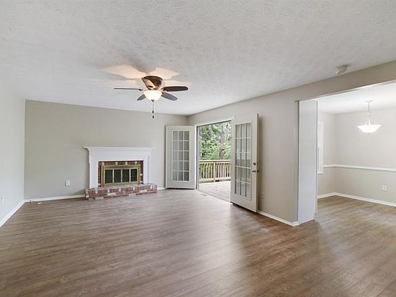 4th image of 920 Singing Hills Dr