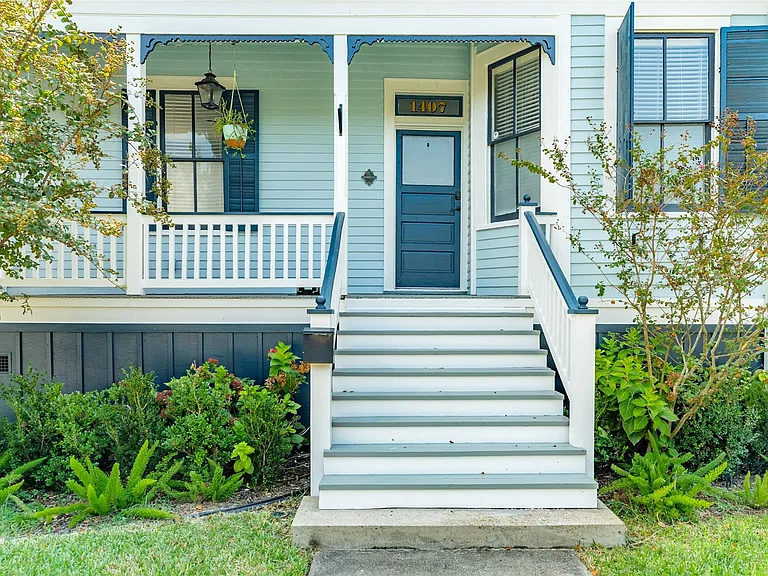 1407 Winnie St — Photo 5