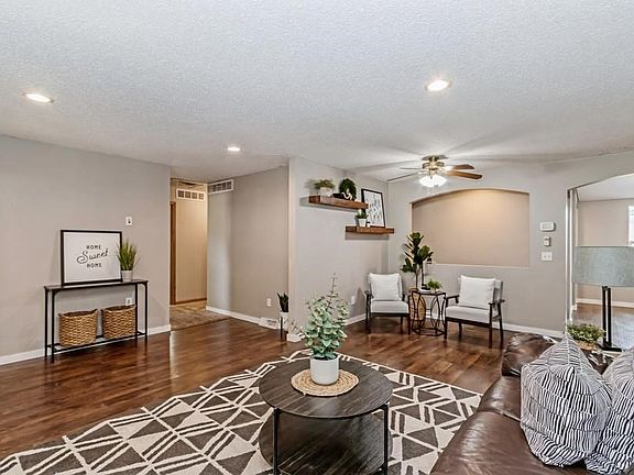 4th image of 406 Hampton Dr