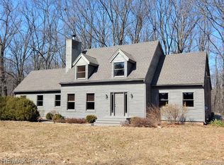 6301 Rivers Edge Dr, Howell, MI 48855