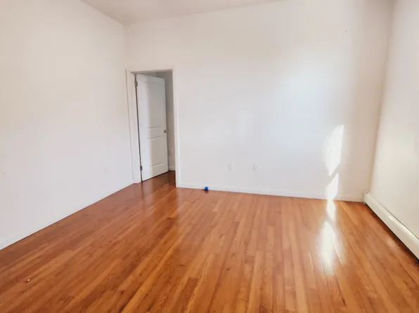 203 Garfield Avenue image 10 of 11