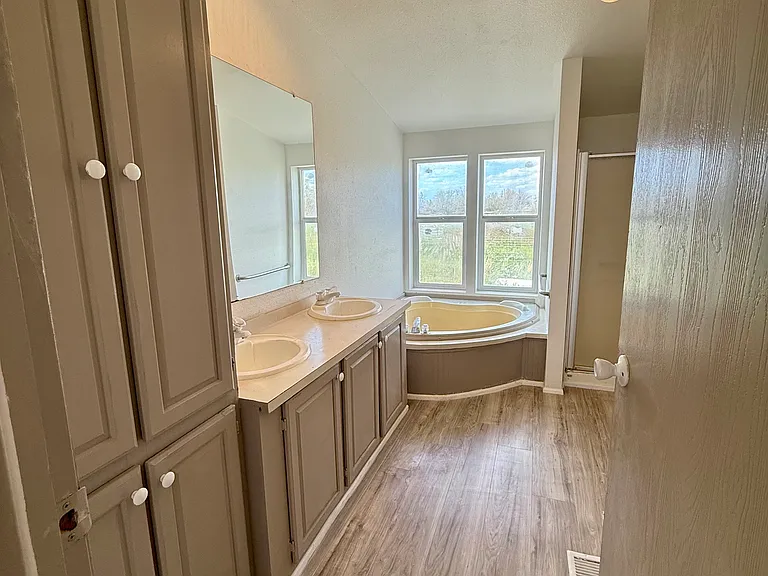 204 W 200 N — Photo 14