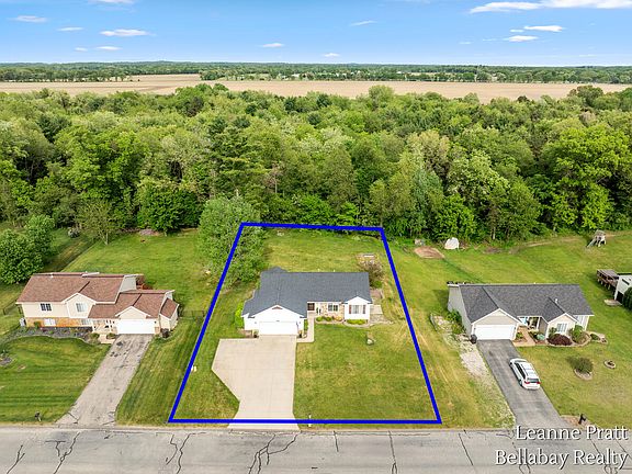 3rd image of 1870 Pineridge Dr
