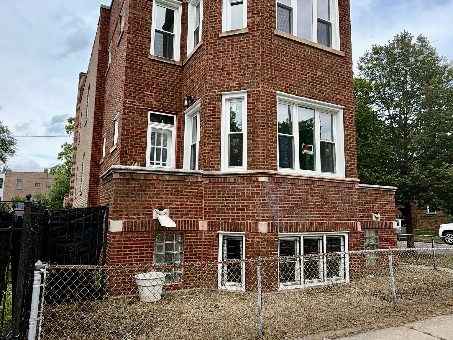 3 bed, 1100 sqft, $1,985 — Photo 1
