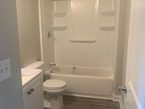 4th image of 224 Centre St