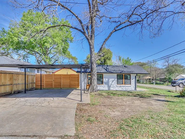 1852 Santa Rosa St — Photo 23