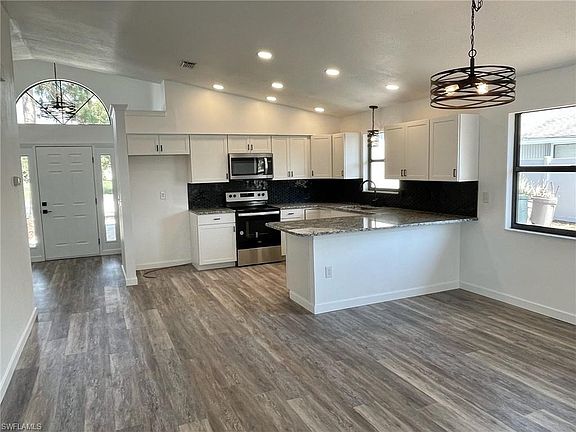 2nd image of 826 Golf Dr