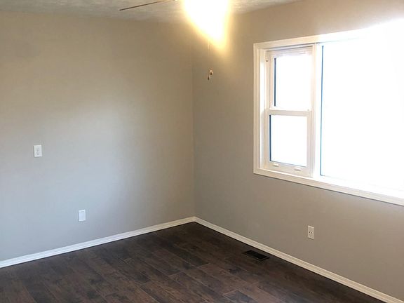 2nd image of 1401A Shadow Ln