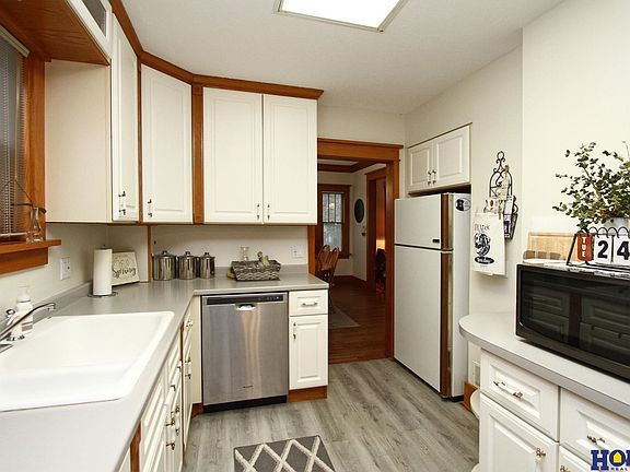 5th image of 3429 Woodbine Ave