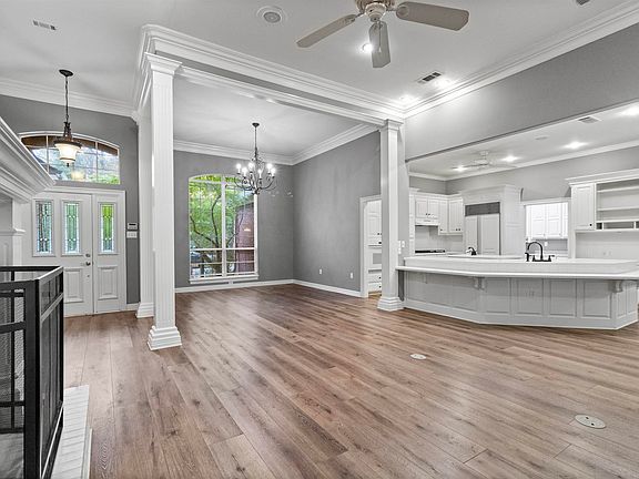 4th image of 4015 Lazy Creek Dr