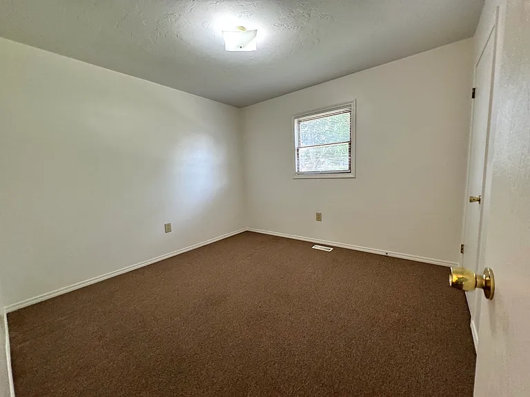 4 Lilac Ct - Bedroom 1
