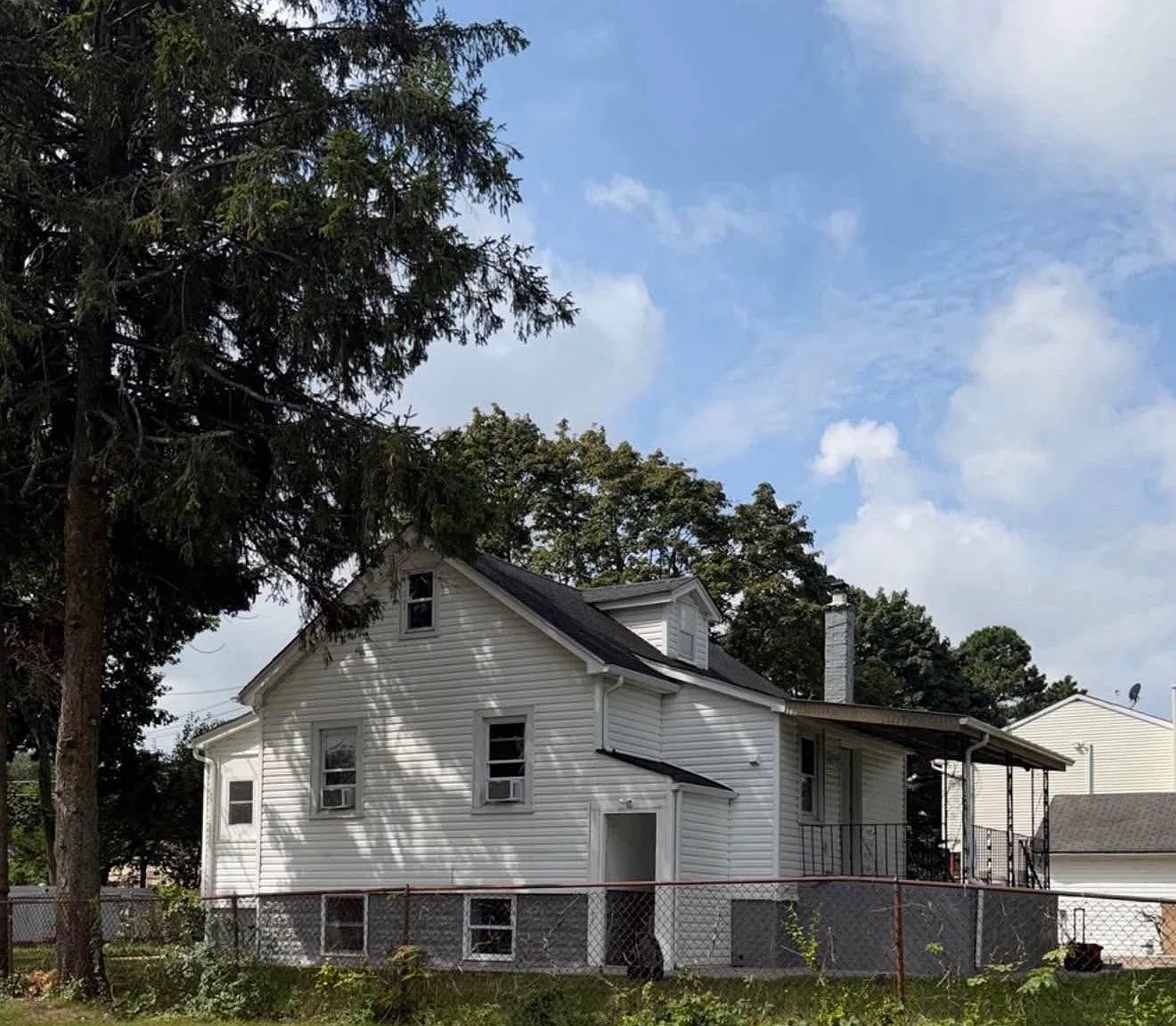 Apricot St, Central Islip — Photo 2