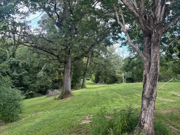 1040 Corlew Rd, White Bluff, TN 37187