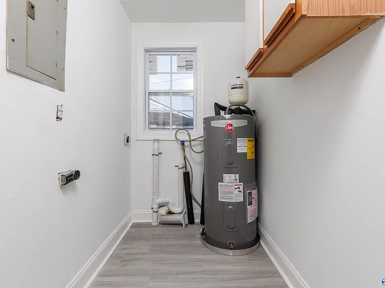 214 Richmond Dr NW — Photo 12