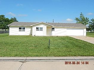 1615 N Walnut Rd E, Iola, KS 66749