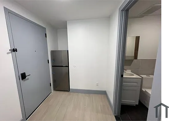 Building Photo 3