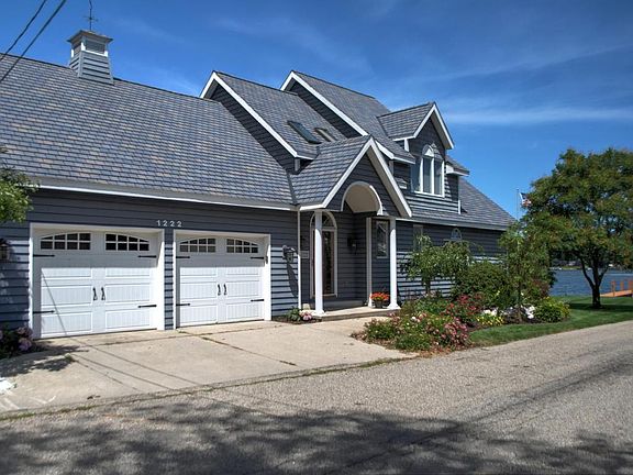 5th image of 1222 Beach Dr