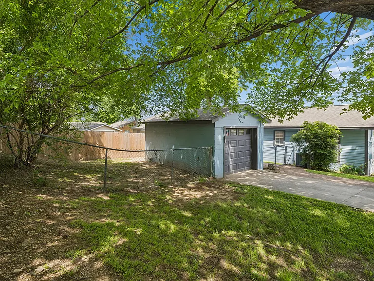 1516 Baxley St — Photo 10