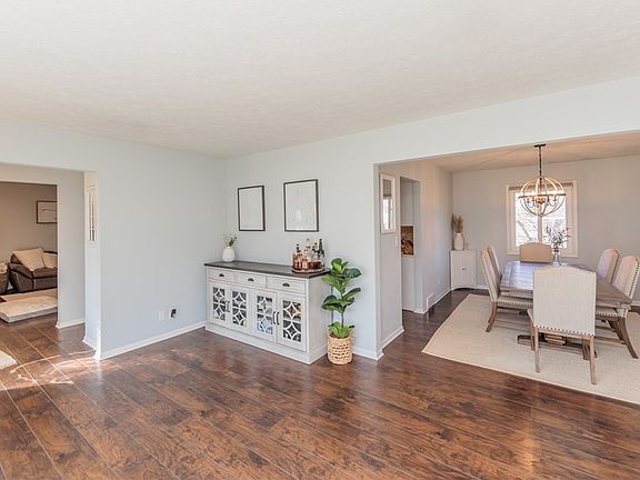 4th image of 20466 Westwood Dr