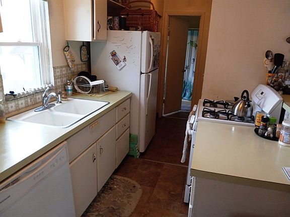 619 Marine Street, Apt. #4 - kitchen