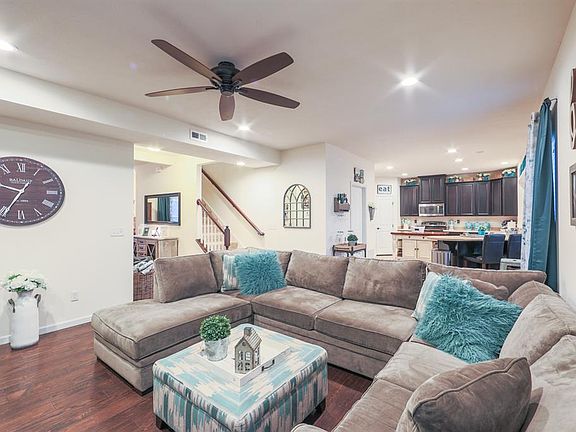 5th image of 3944 Shawnas Way
