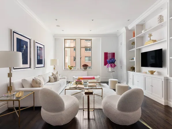 252 7th Avenue image 1 of 12