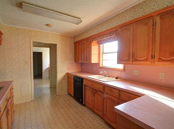 3rd image of 305 San Jacinto St