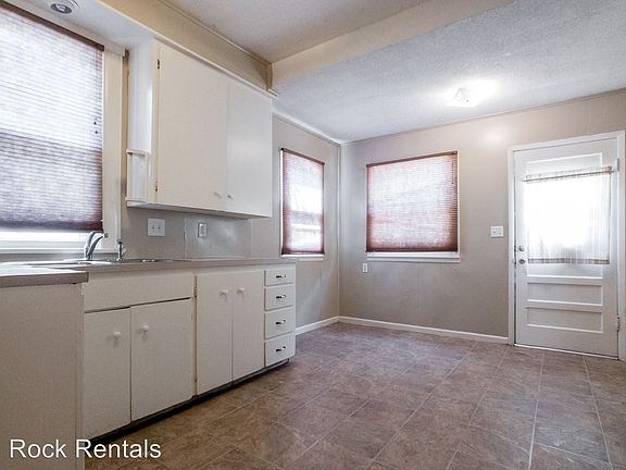 5th image of 724 E Avenue A