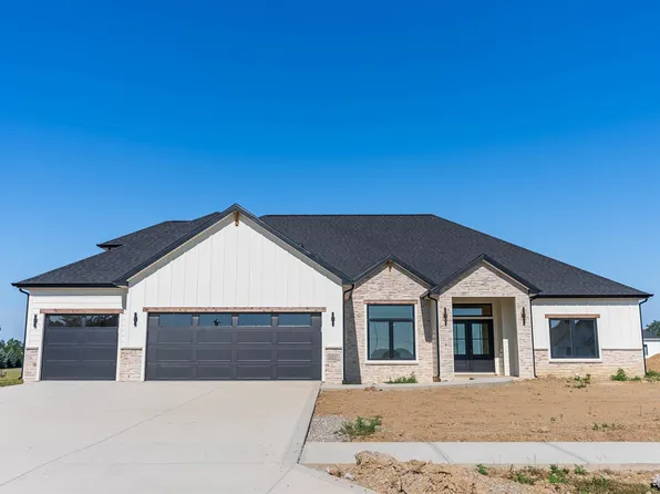2217 Golfview Dr, Auburn, IN 46706