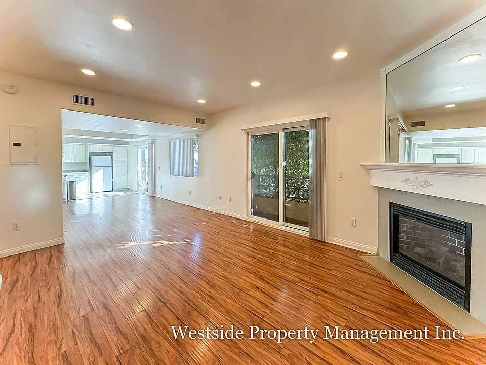 2149 S Bentley Ave #11051