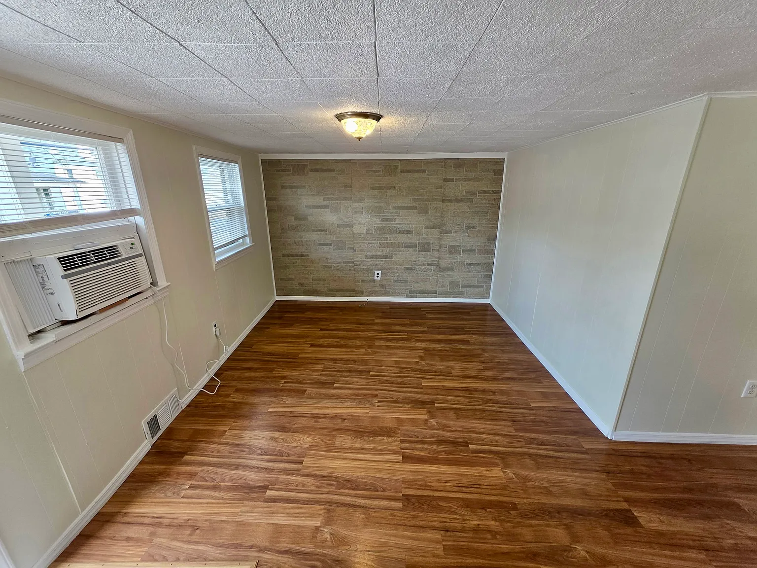 1 bed, 800 sqft, $1,750 — Photo 3