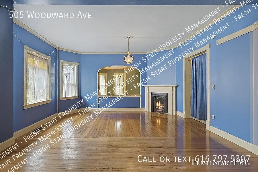 Spacious 6-Bed, 4-Bath in Kalamazoo Near Western Michigan University and Kalamazoo College and Do... — Photo 4