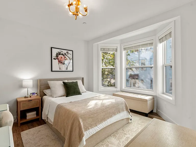 19 W Tremlett St #4 — Photo 1