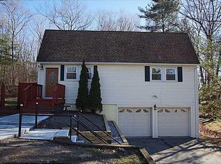 7 Whipple Rd, Smithfield, RI 02917