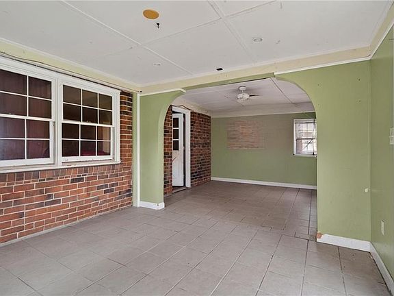 5th image of 101 Garrett Dr